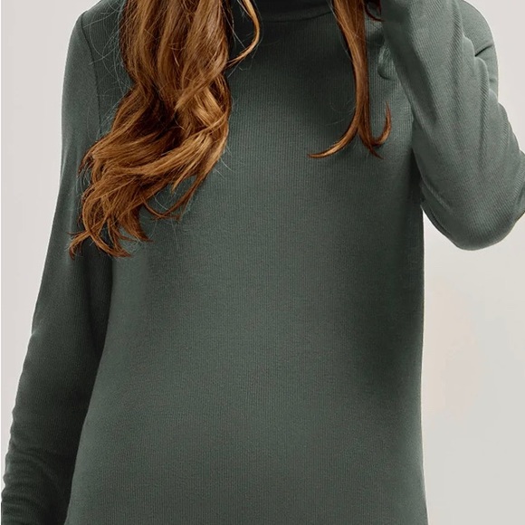 Beautiful THREE DOTA RIBBED turtleneck - Picture 2 of 3
